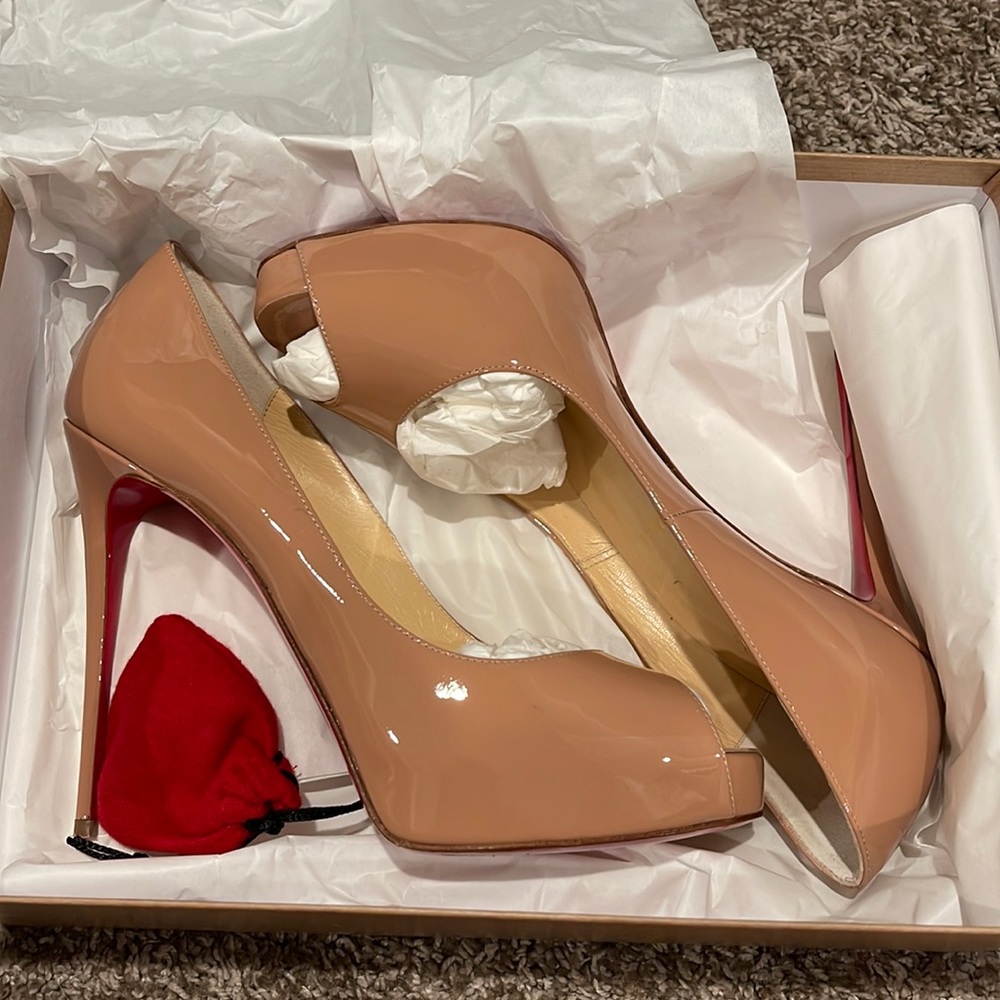 Spectacular Christian Louboutin New Very Prive 120